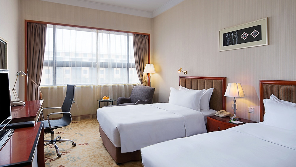 HOLIDAY INN ZHENGZHOU 28/69