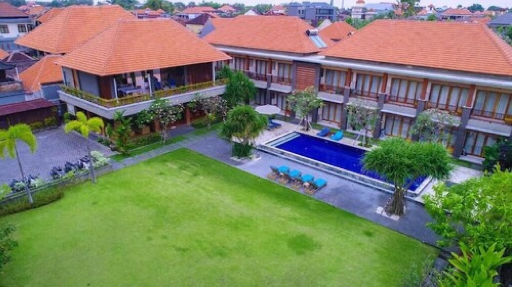 Kubu Cempaka Seminyak Hotel 55/62