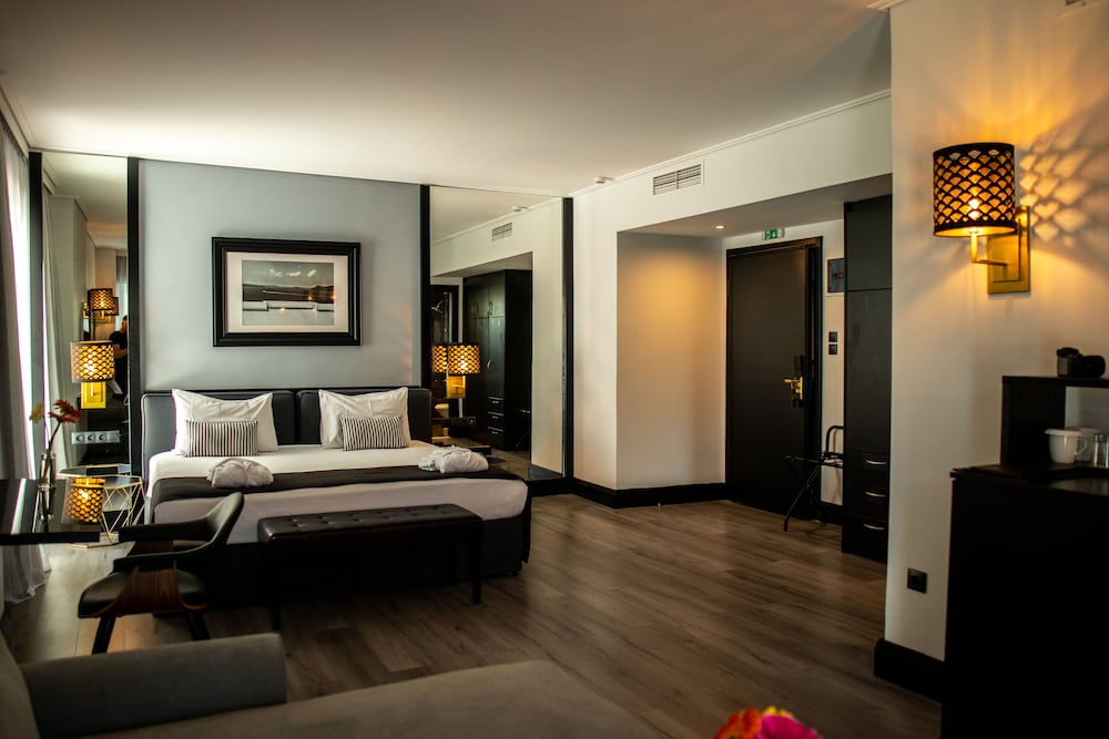 Athenian Riviera Hotel & Suites 63/72
