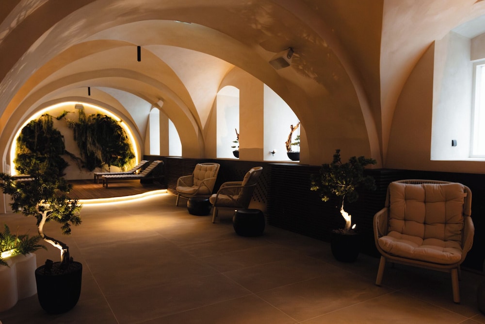 London Hotel 34/50