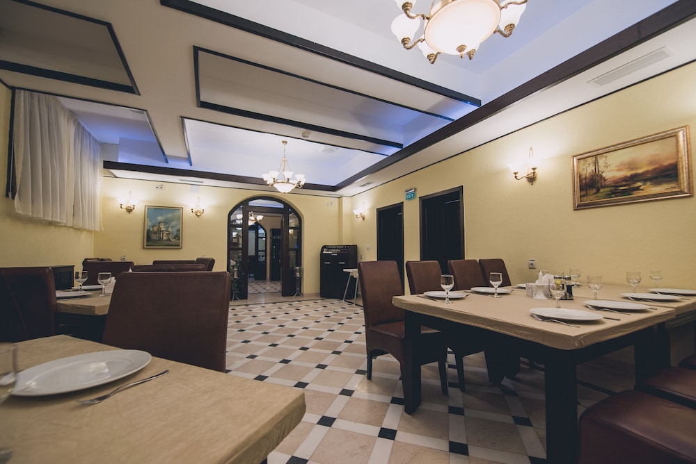 HOTEL BULEVARD PREDEAL 47/56