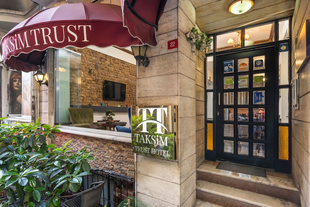Taksim Trust Hotel (ex Ilya Pera Hotel) 51/63