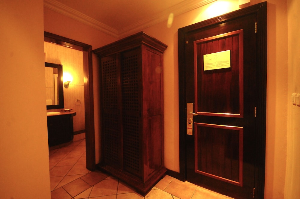 Aanari Hotel and Spa 47/82