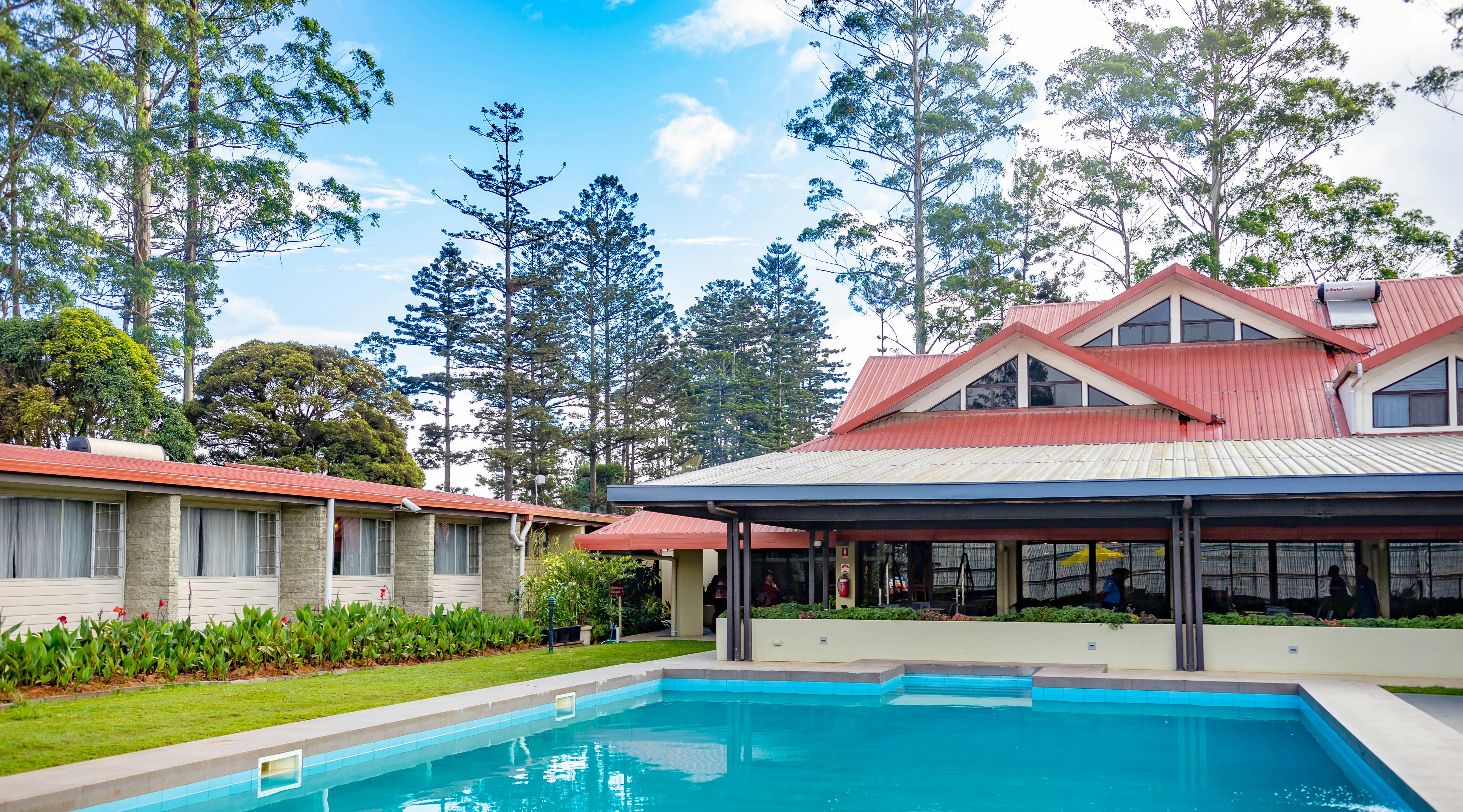 Highlander Hotel and Apartments 49/51