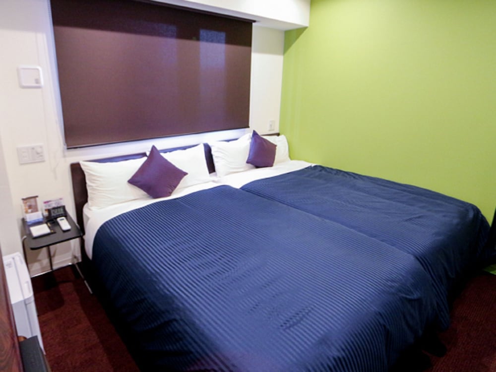 ROOM, TWIN BEDS, SMOKING