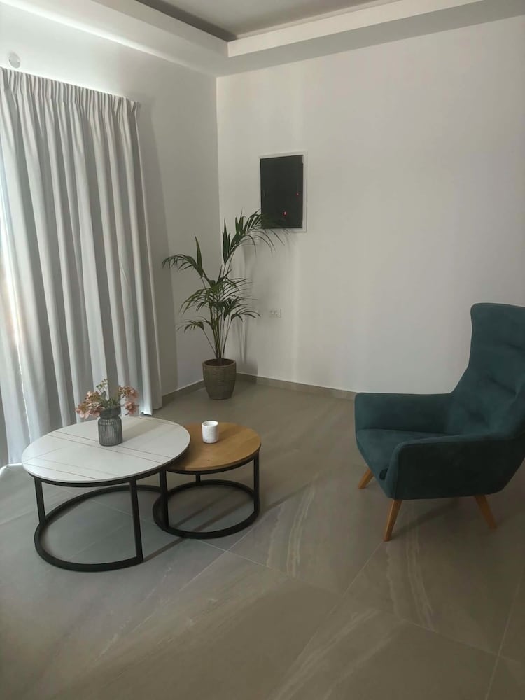 Socrates Apartments &amp; Restaurant 28/48
