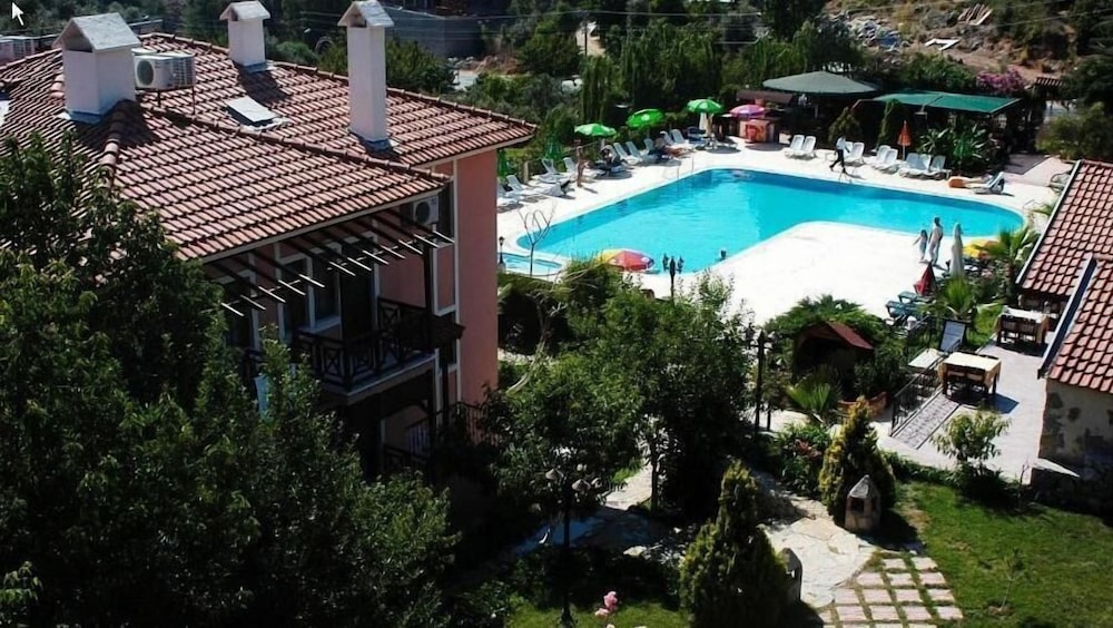 Pink Palace Hotel 5/69