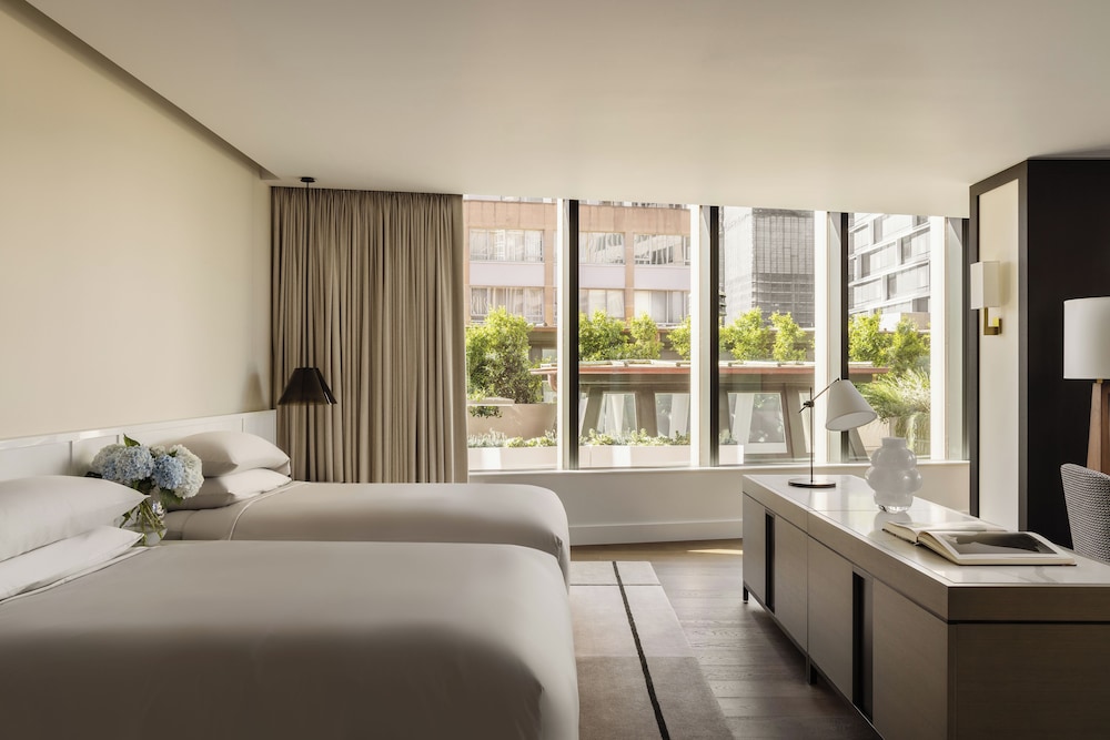 Skyline, Twin Beds