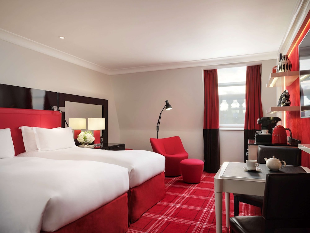 LUXURY, TWIN BEDS