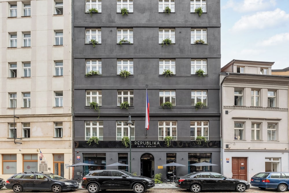 Hotel Republika and Suites 2/41