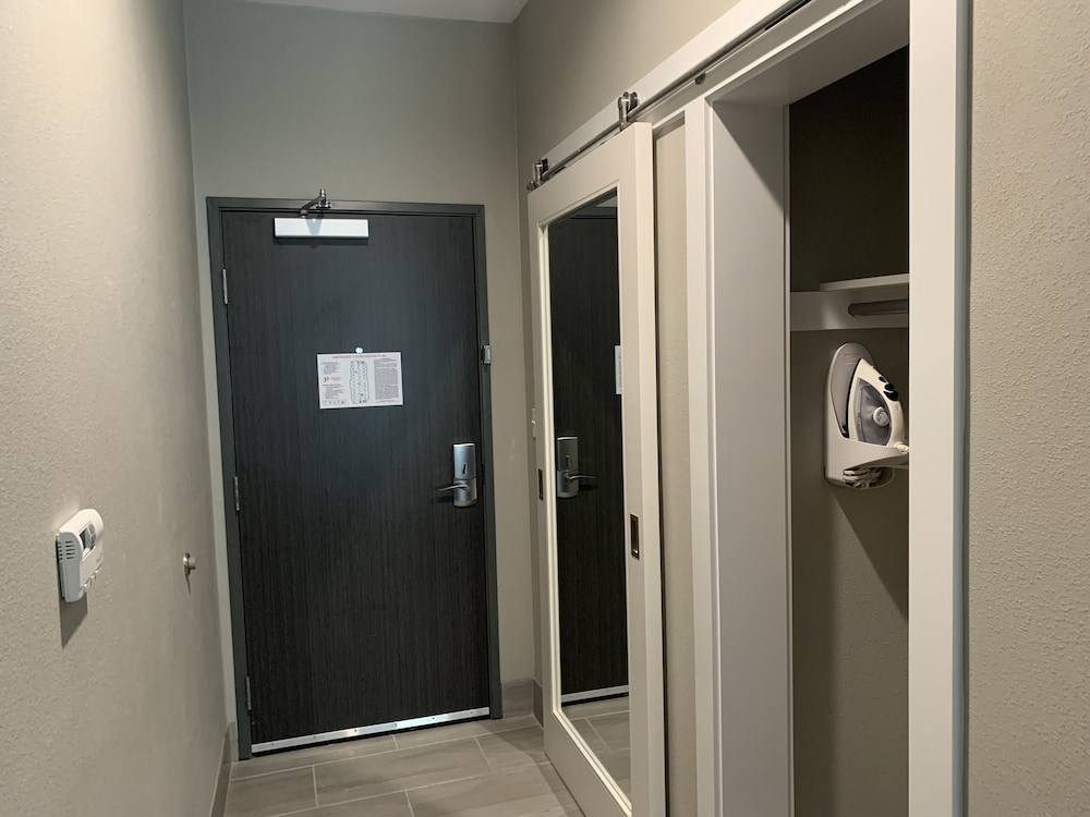 Comfort Inn & Suites Olive Branch Old Towne 25/39
