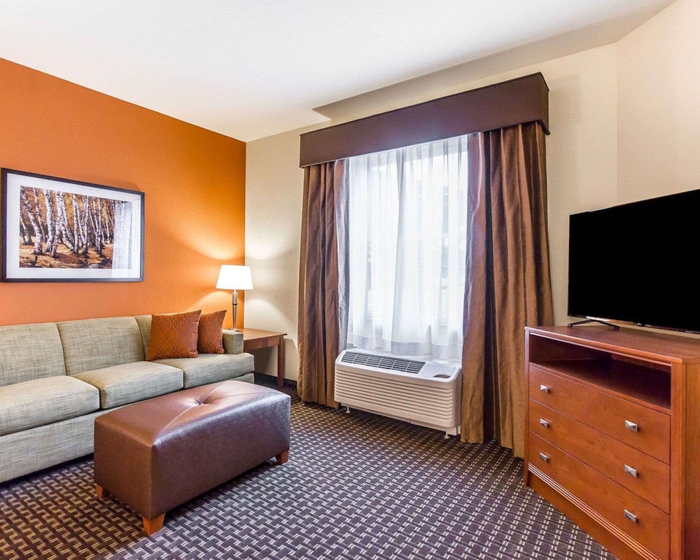 MainStay Suites Stanley 31/46
