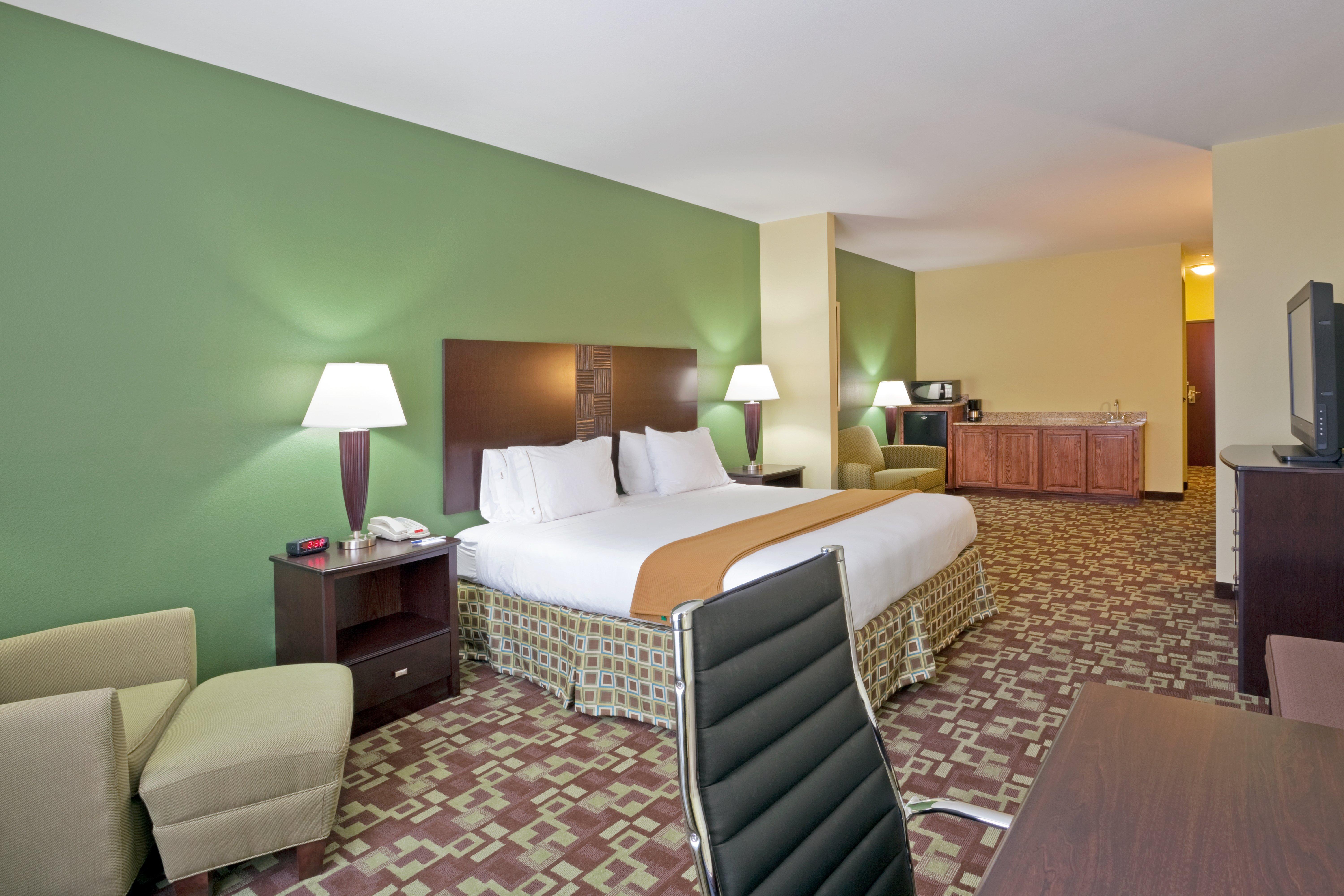 Suite, King Bed, Accessible