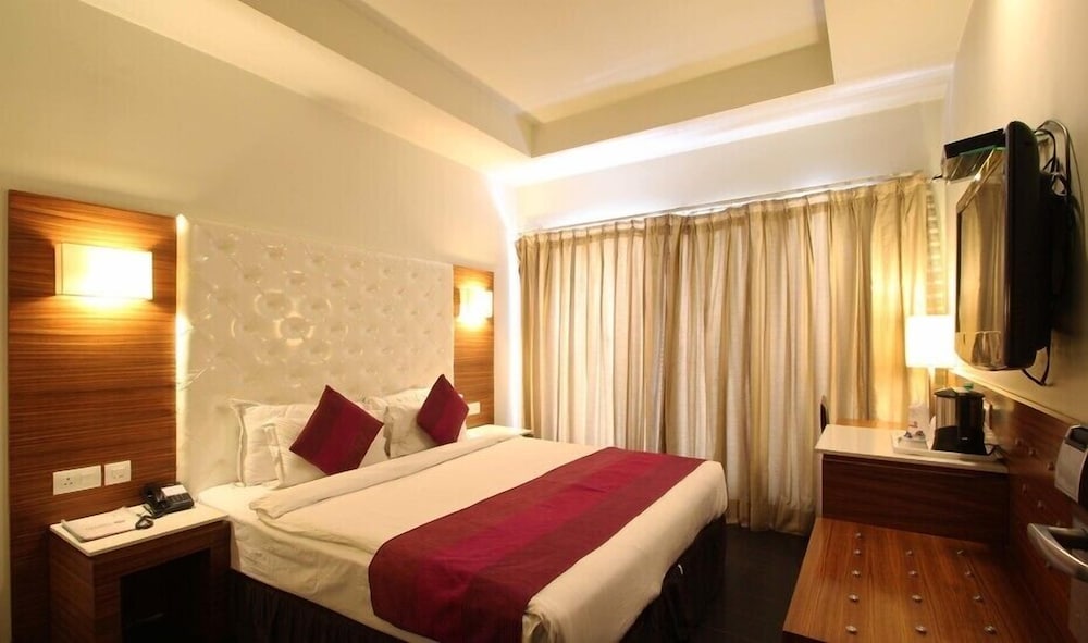 Hotel Ivory 32 26/63