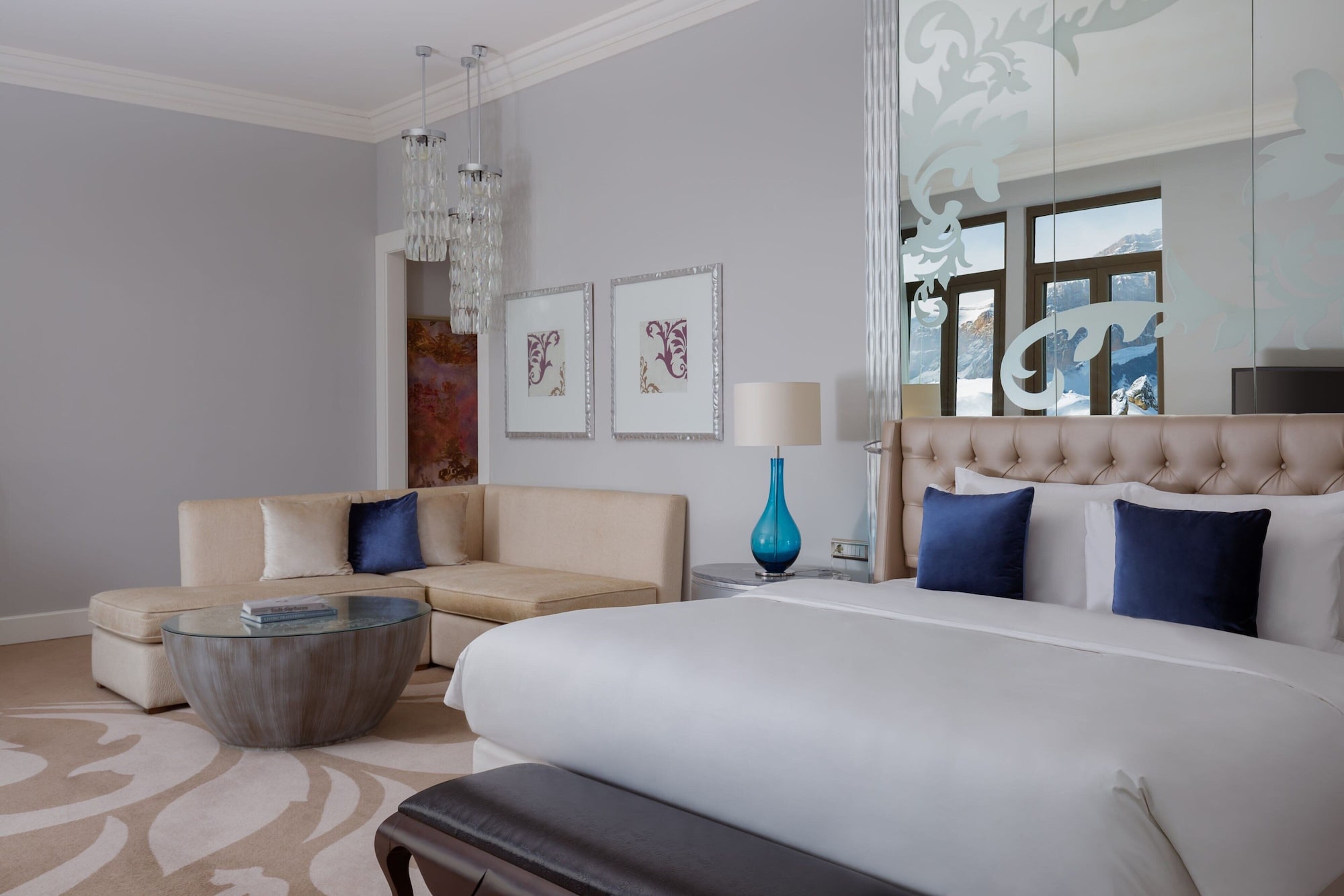 Urban, Junior Suite, King Bed, Mountain View, Sofa, Large, Smoking