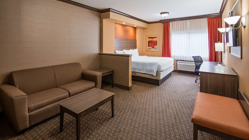 Best Western Plus North Canton Inn & Suites 49/62