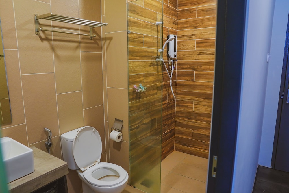 Roxy Hotel Serian 40/40
