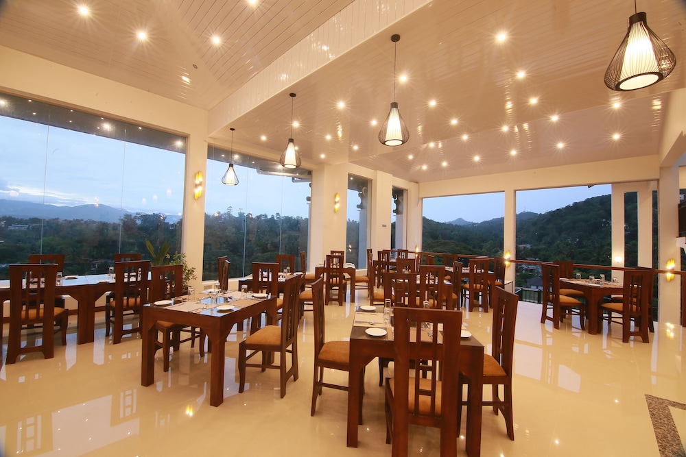 Rivendell Hotel 41/55