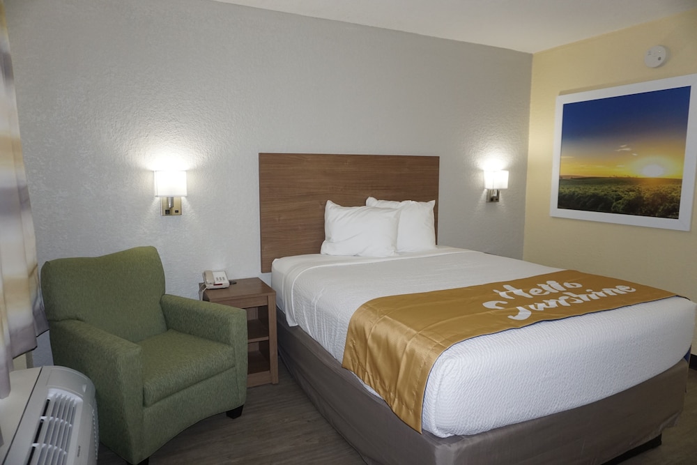Days Inn By Wyndham Apopka Orlando 17/53