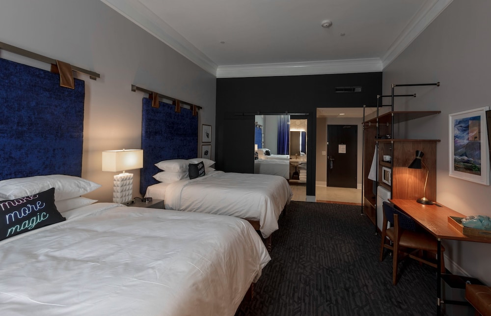ROOM, 2 QUEEN BEDS, TRUNDLE BED