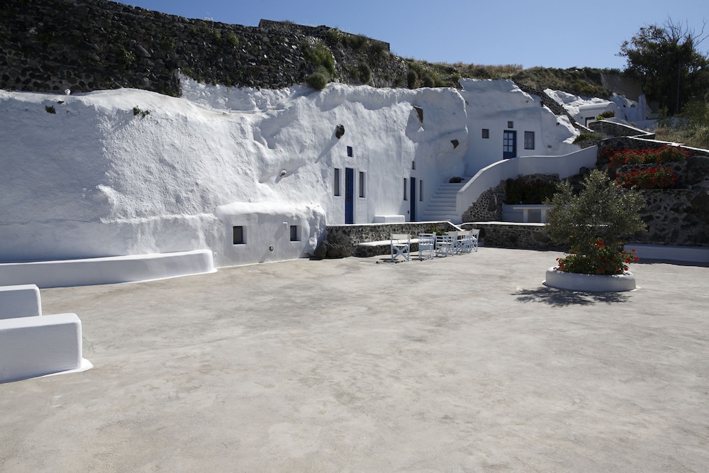 Aghios Artemios Traditional Houses 38/50