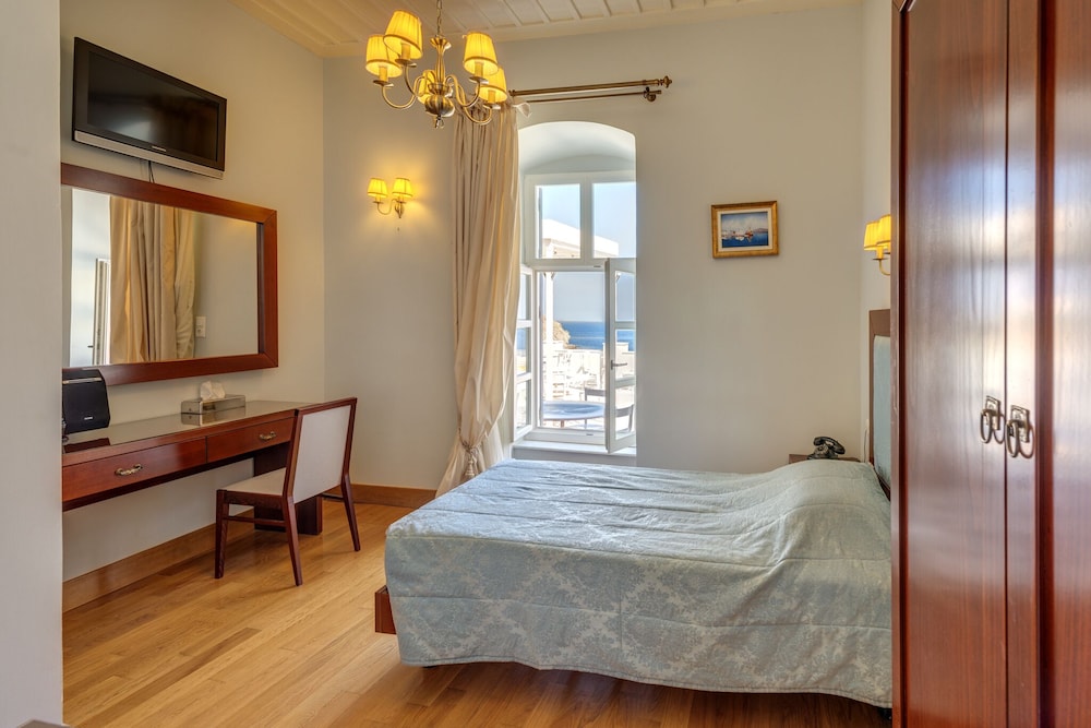 Apollonion Palace 23/71