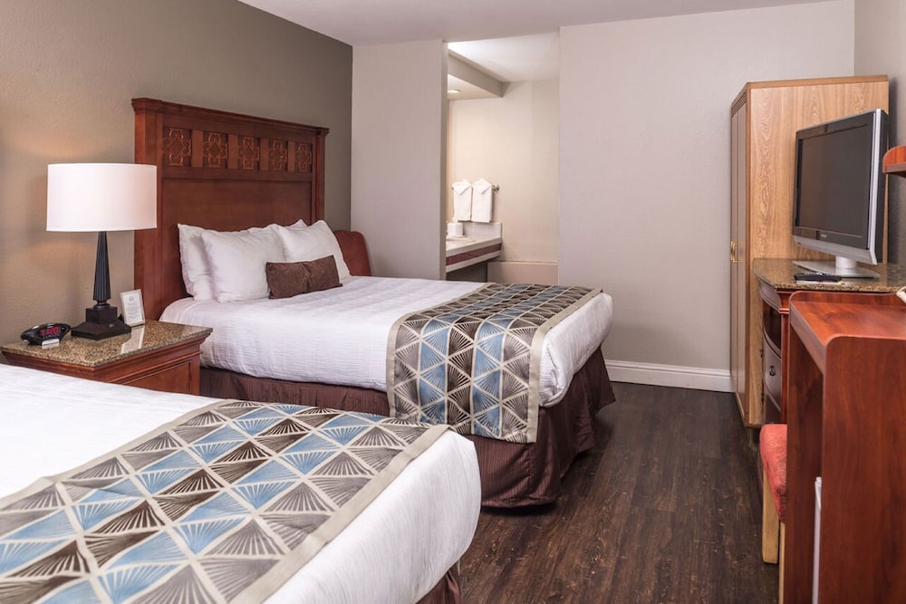 Laurel Inn & Conference Center 35/62