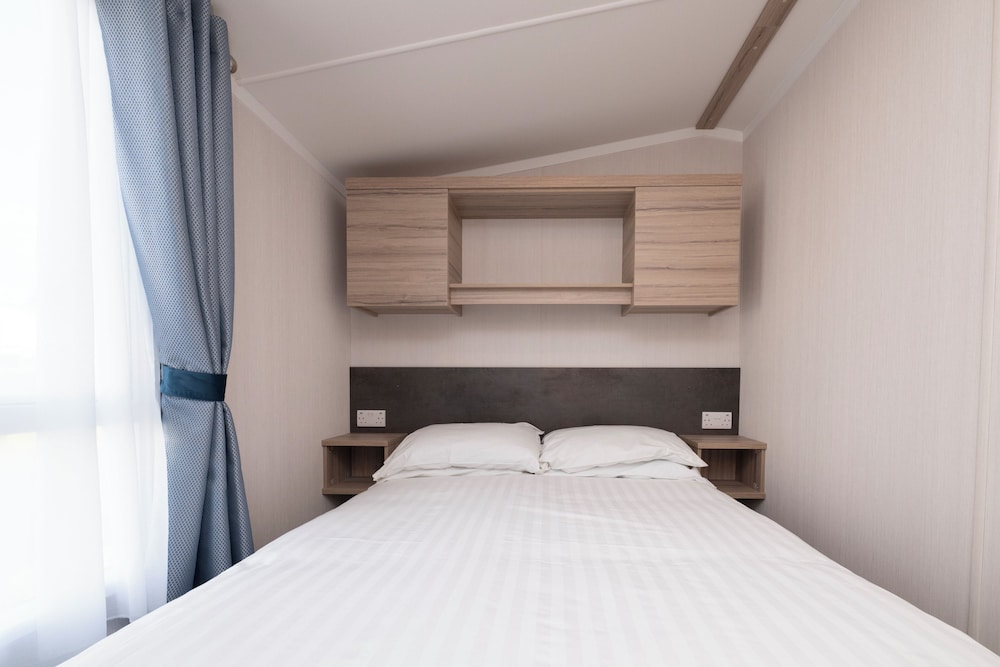 Sunset, Twin Beds, Sofa, Pet Friendly