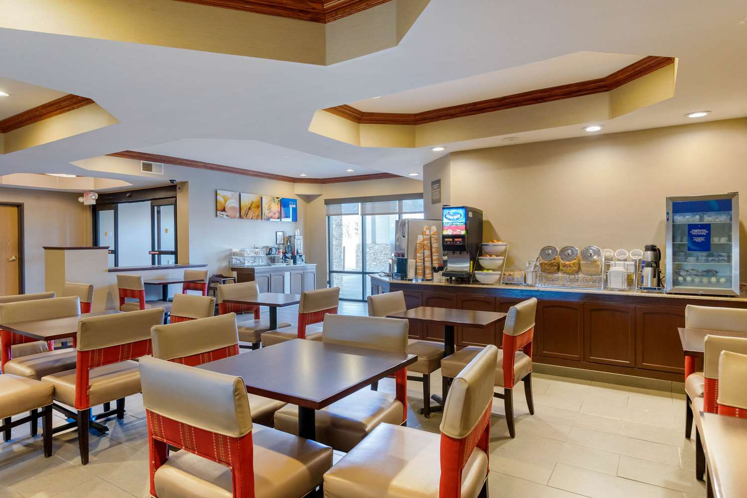 Comfort Suites South Haven near I-96 12/17