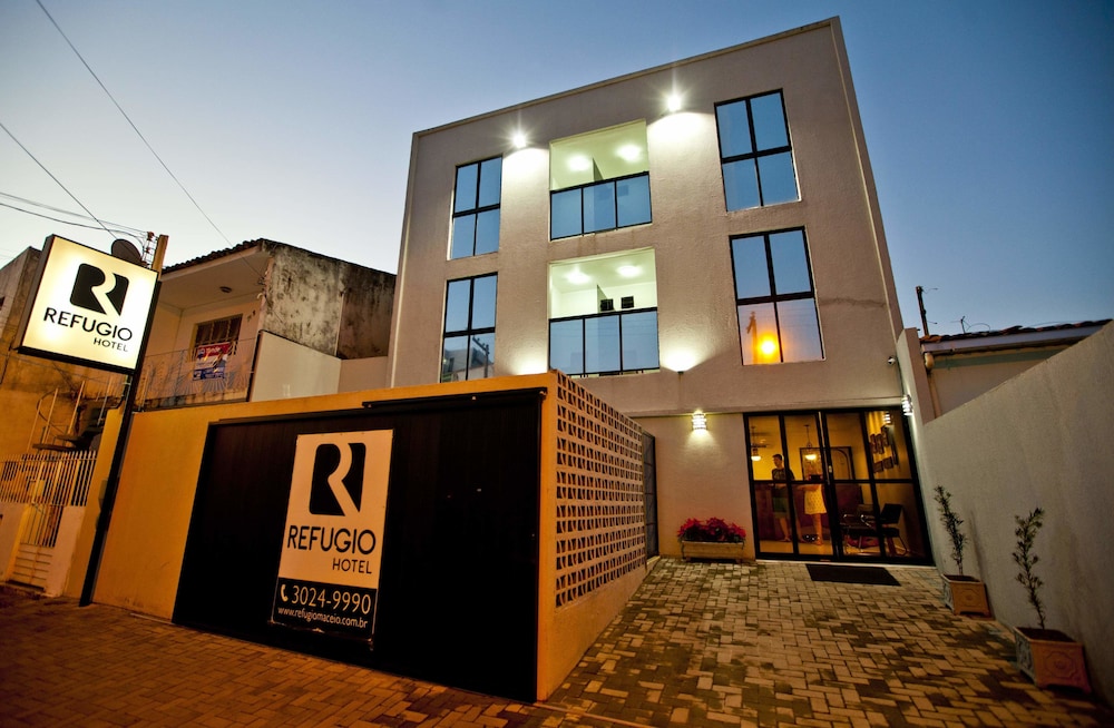 Refugio Hotel 3/63
