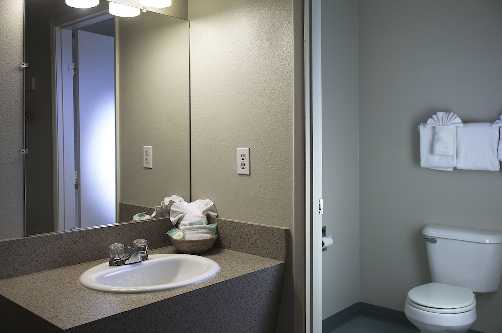 Aladdin Inn Suites 17/41