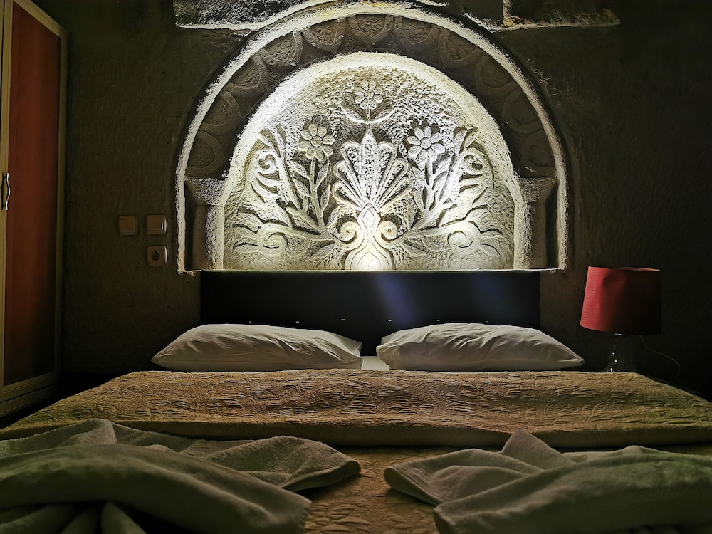 Falcon Cave Suites 32/49