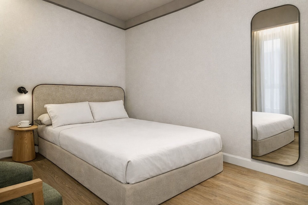 ROOM, SINGLE