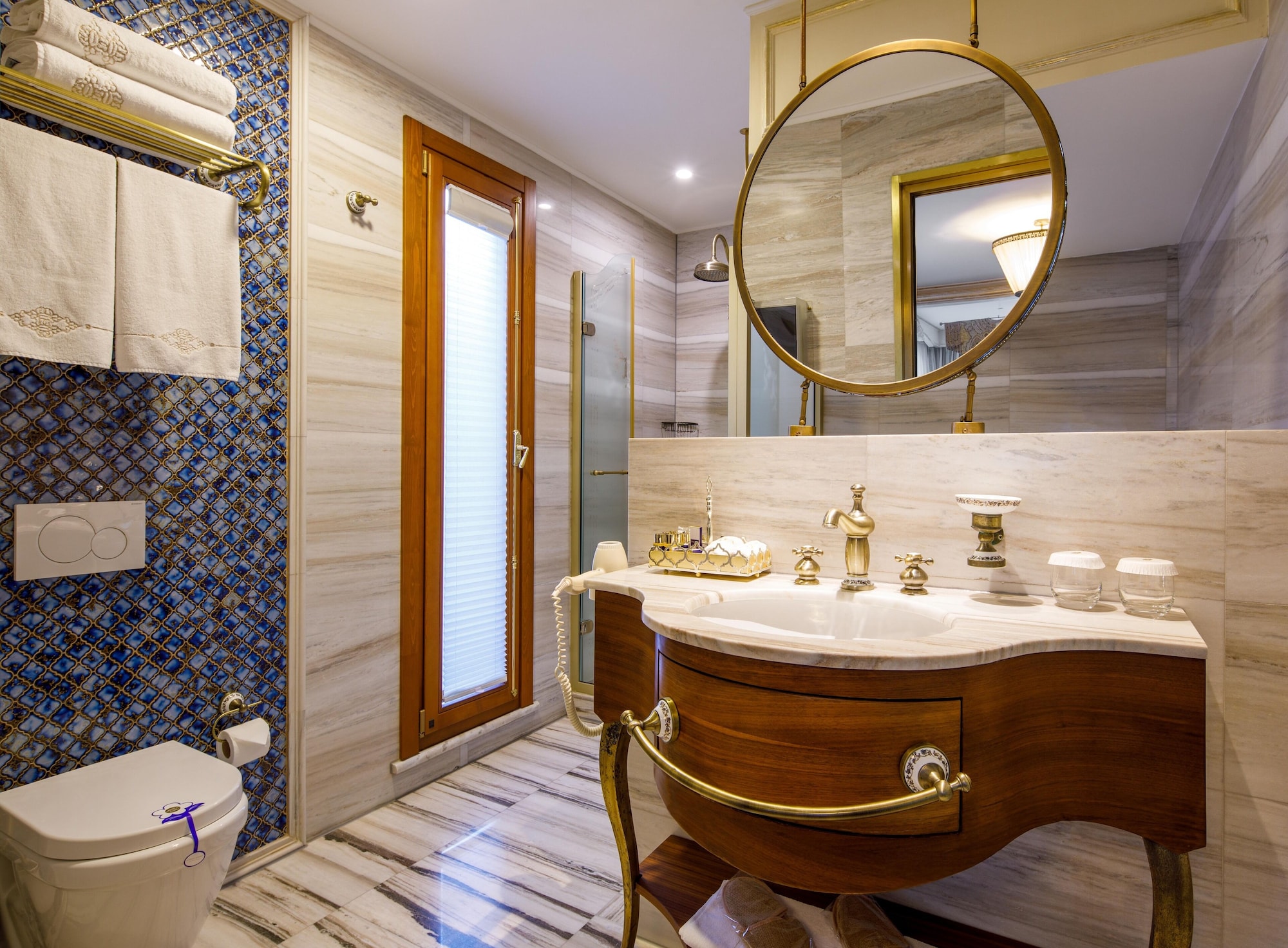 جناح ملكي بسرير كينج وسريرين منفصلين، Romance Istanbul Hotel 3/4