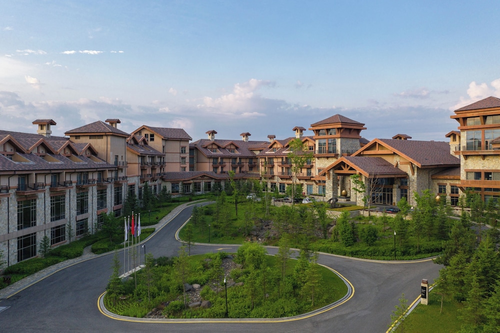 HYATT REGENCY CHANGBAISHAN 51/57
