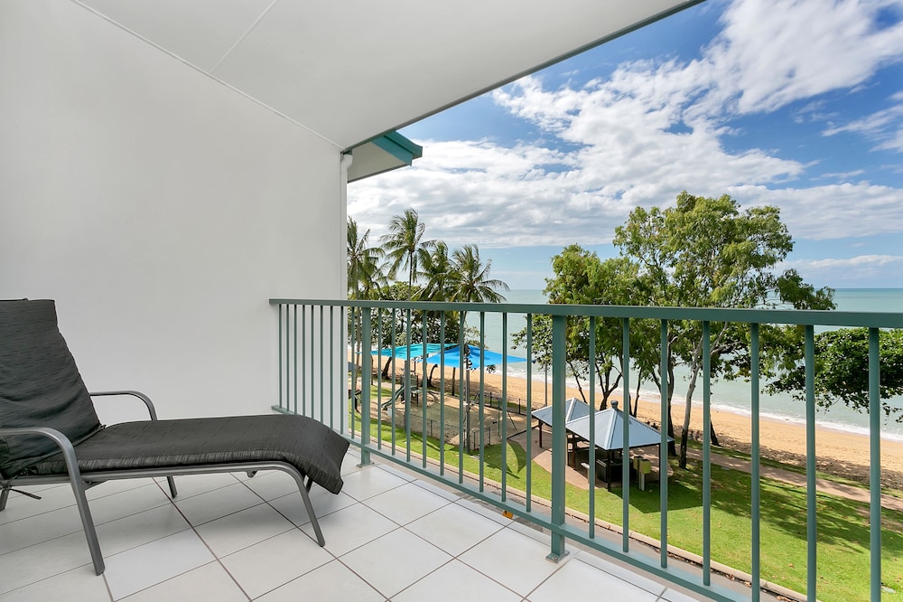 Beachfront Apartments On Trinity Beach 13/50