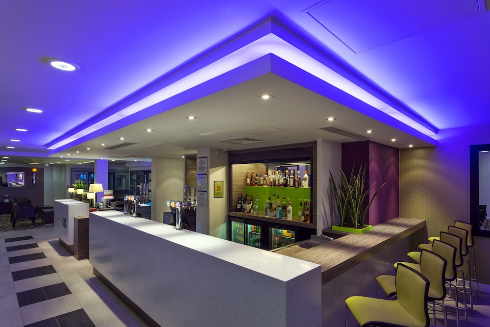 HOLIDAY INN EXPRESS HARLOW 11/74