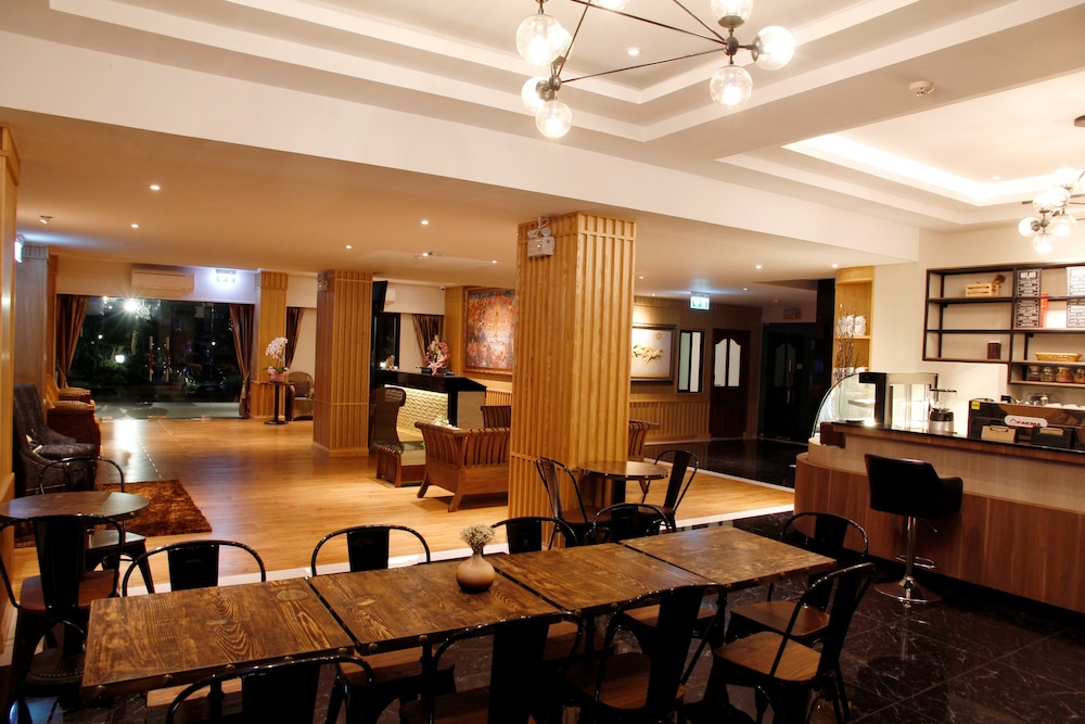 Golden Foyer Suvarnabhumi Airport Hotel 42/50