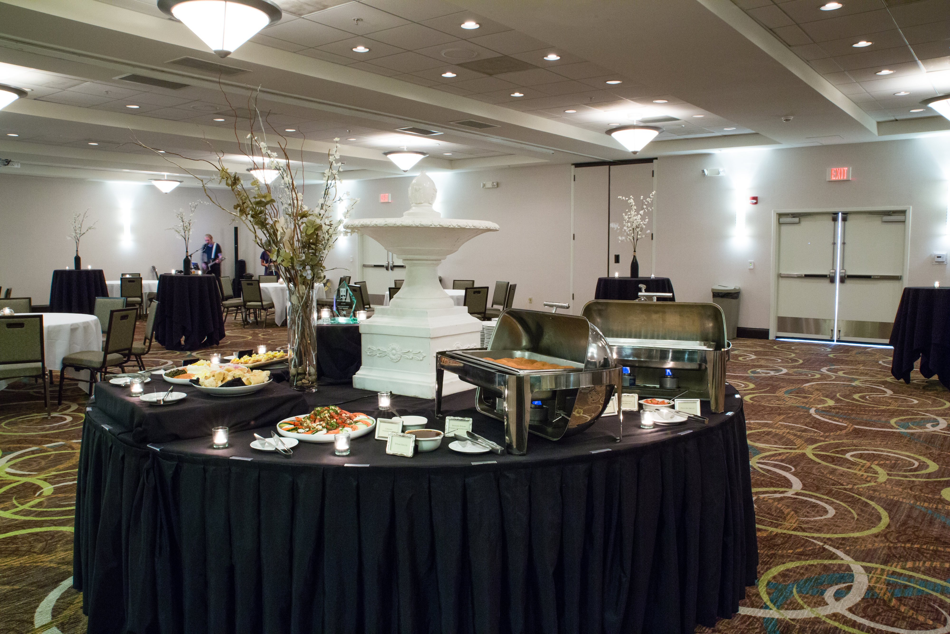Holiday Inn Hotel Suites Bloomington Airport 44/50