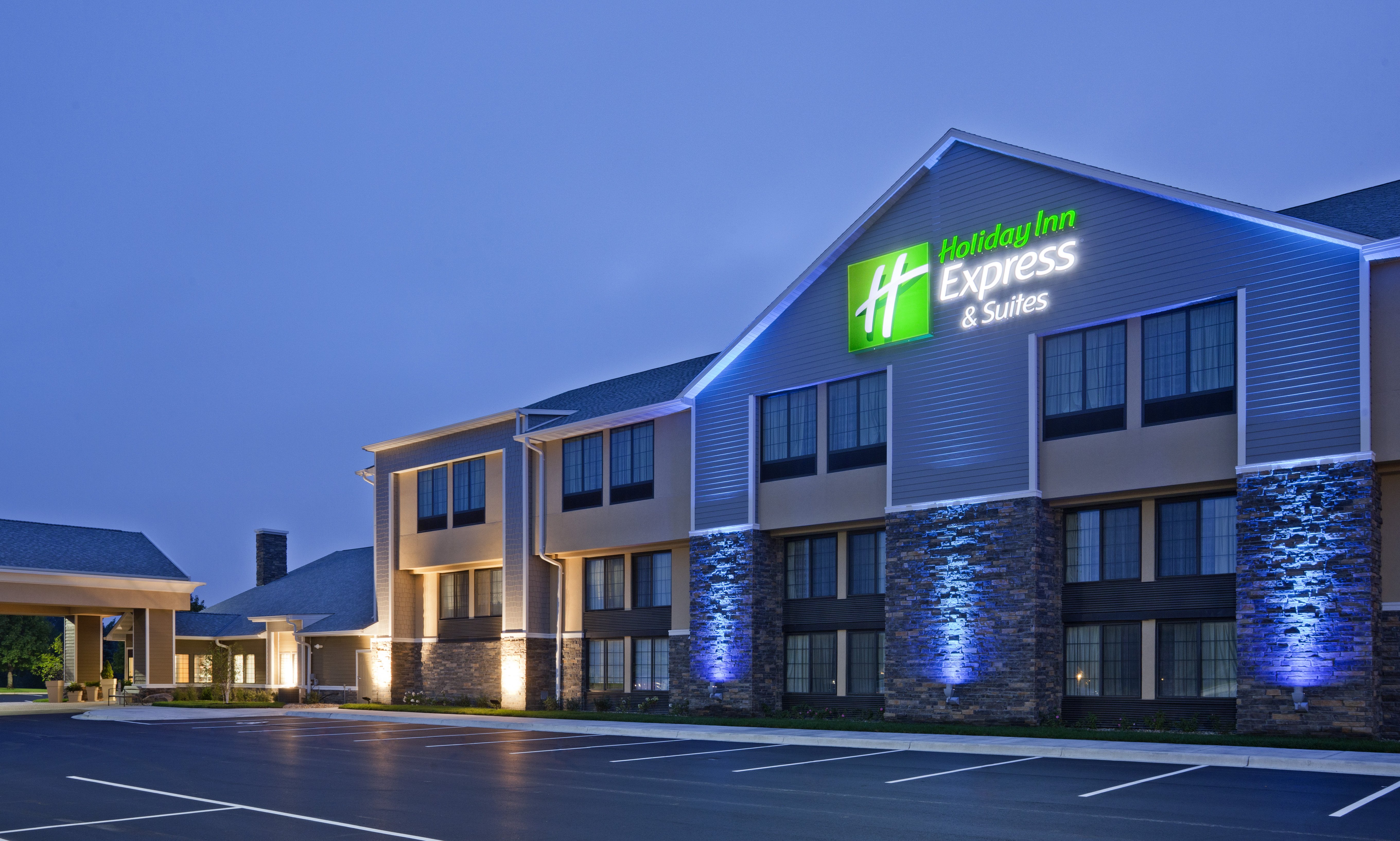 Holiday Inn Express Suites Willmar 8/50