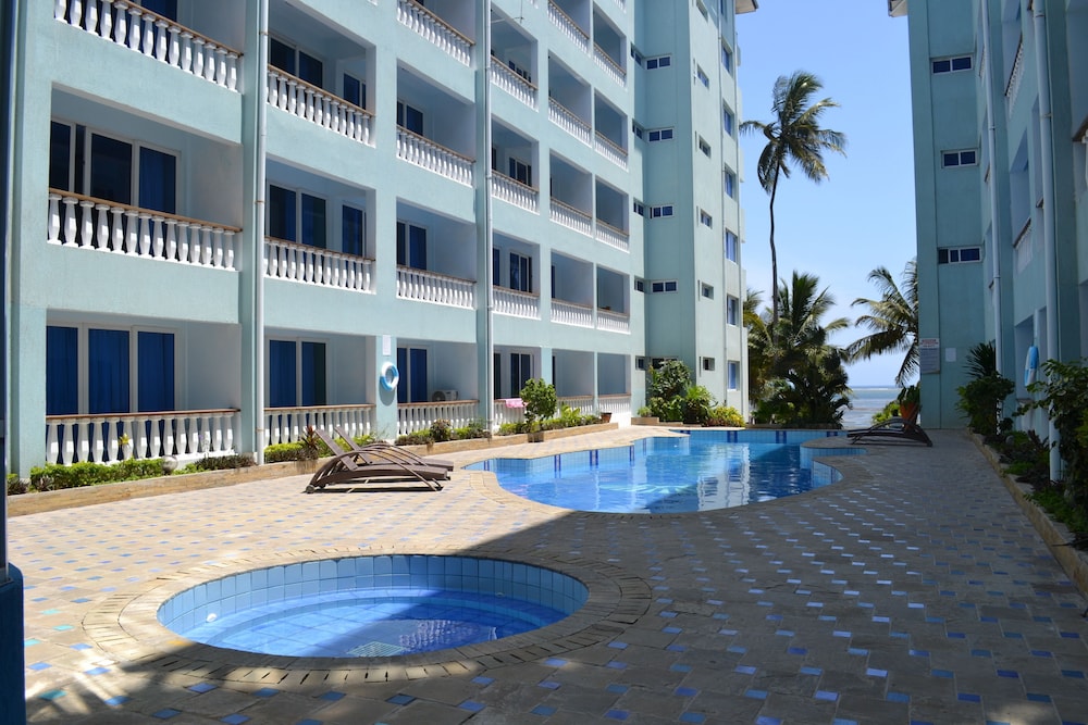 Cowrie Shell Beach Apartments 43/50