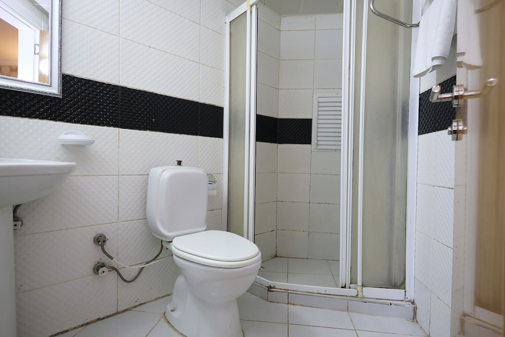 Ozbek Hotel 59/64