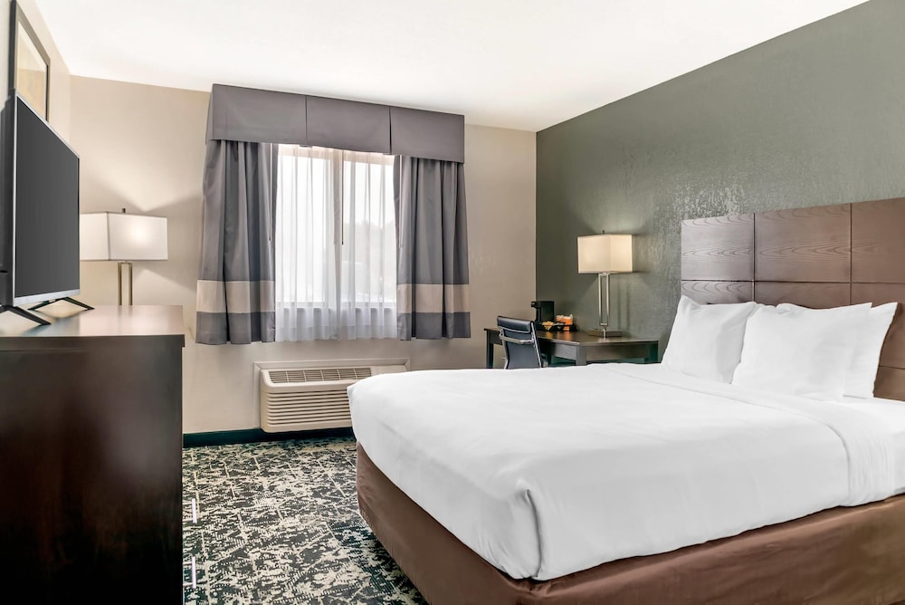 ROOM, QUEEN BED, ACCESSIBLE