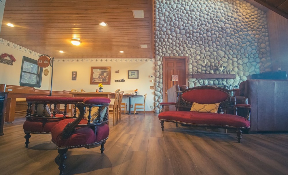 Tucker Peak Lodge 6/64