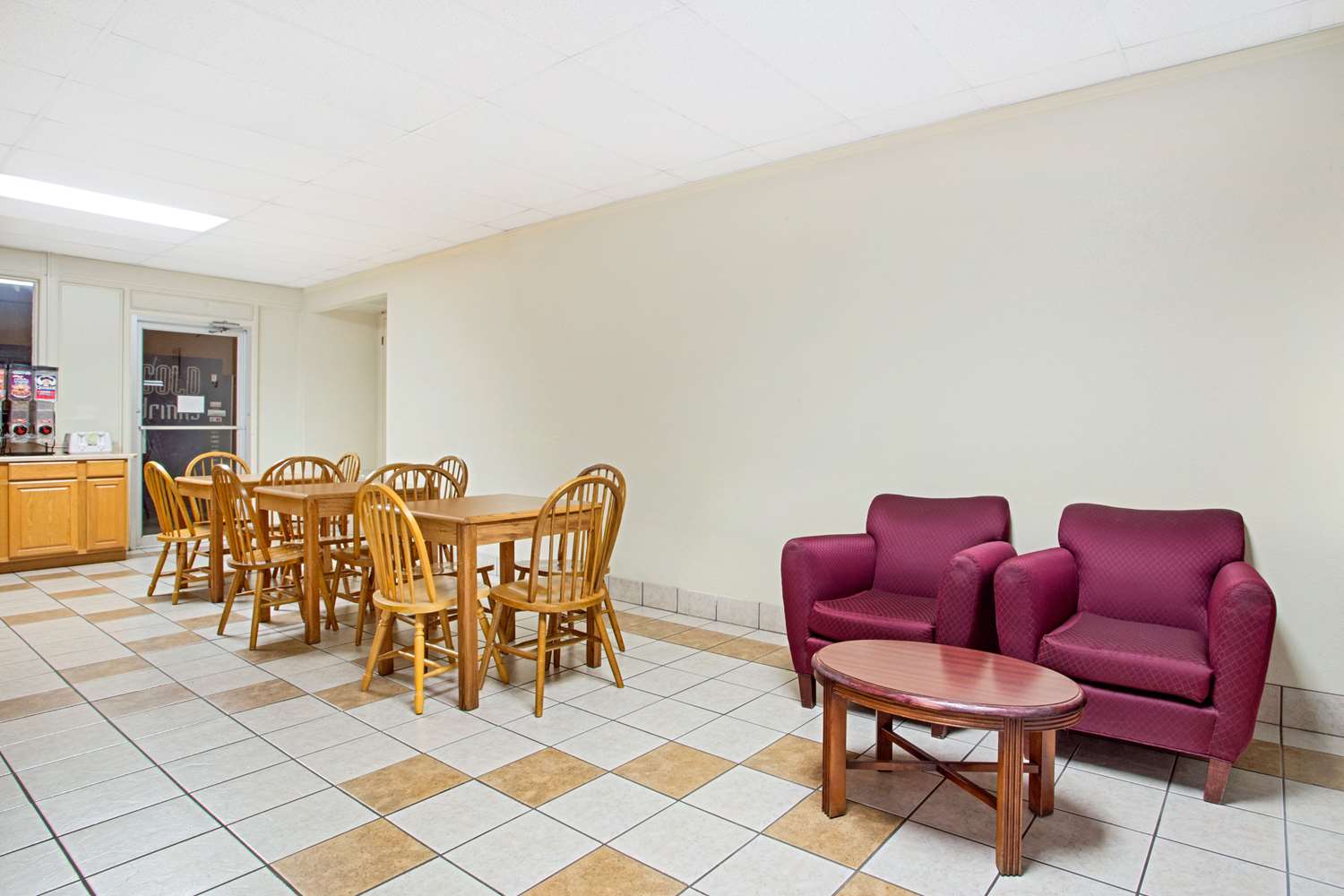 Days Inn By Wyndham Bristol Parkway 14/15