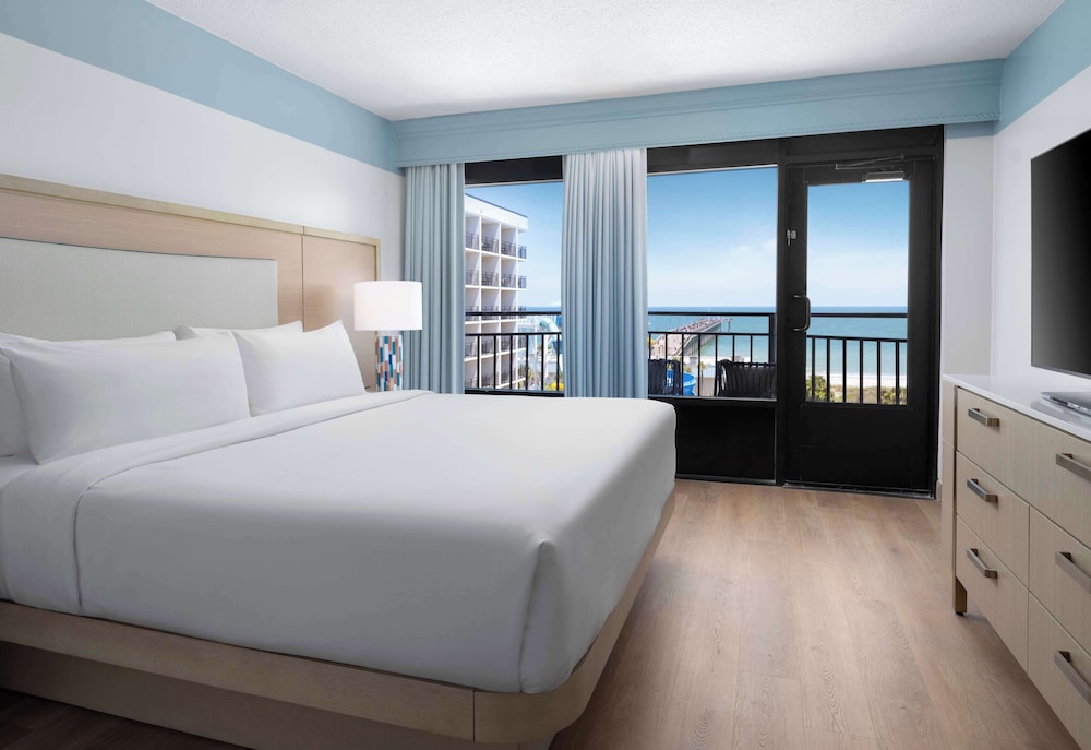 ROOM, KING BED, PARTIAL OCEAN VIEW, BATHTUB, ACCESSIBLE