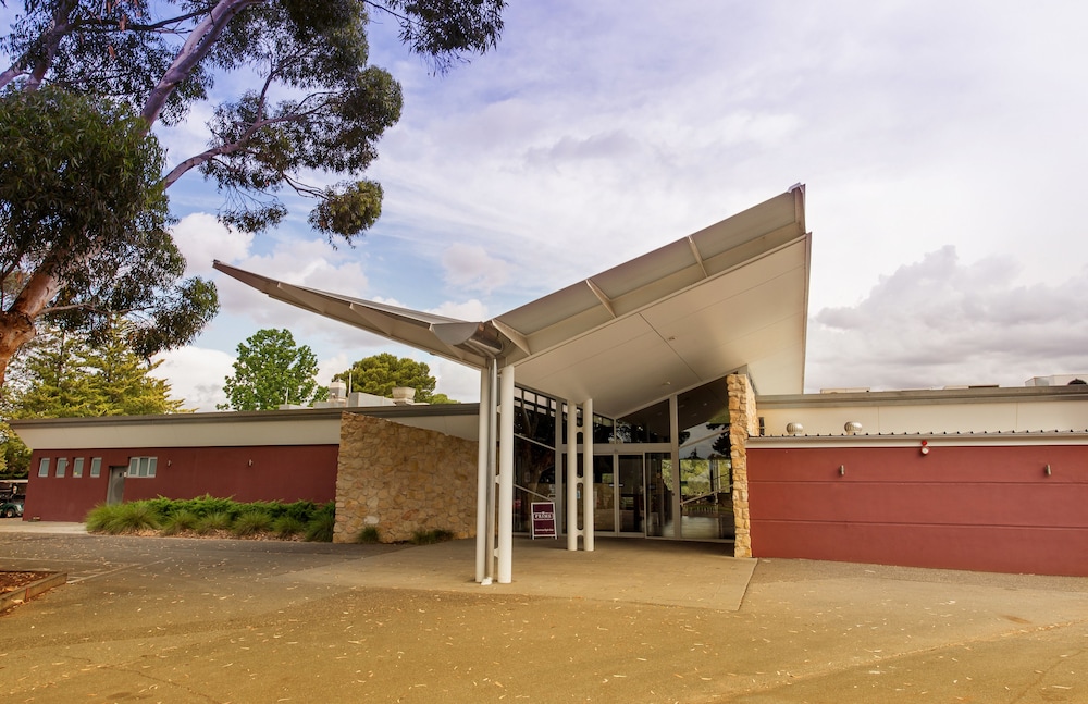 Renmark Country Club 7/48