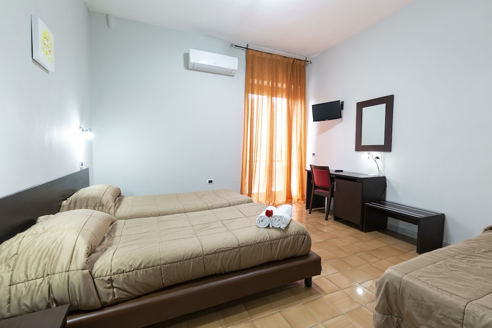 ROOM, TRIPLE
