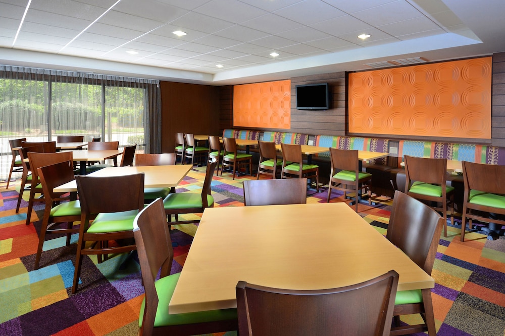Fairfield Inn And Suites Winston Salem Hanes Mall 59/71