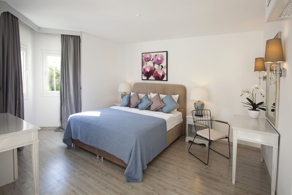 DELUXE, DOUBLE BED